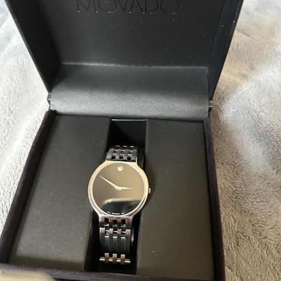 Movado Esperanza silver mint condition - Picture 4 of 5